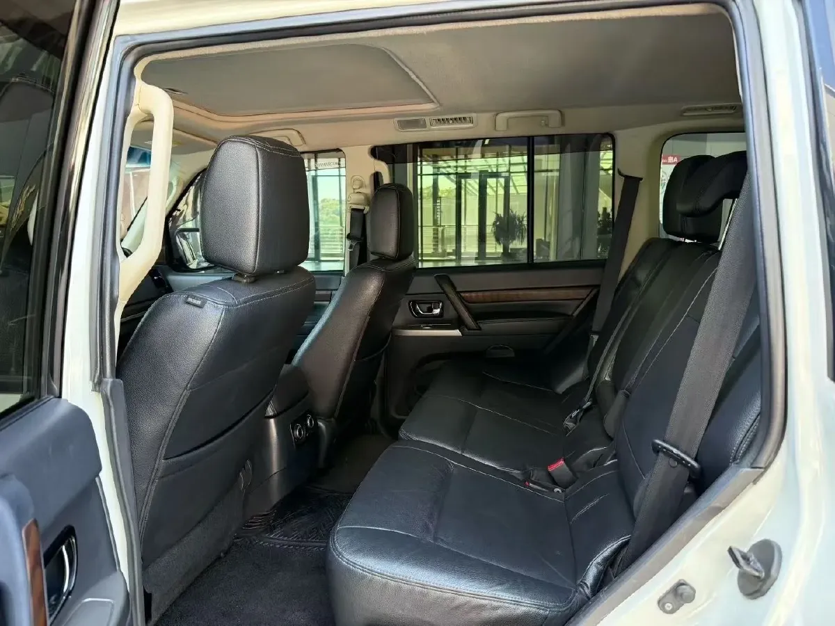 2016 Mitsubishi Pajero 3.0L 174HP V6 5AT,autocango,china used car exporter,china ev exporter,chinese used car exporter,chinese used ev exporter