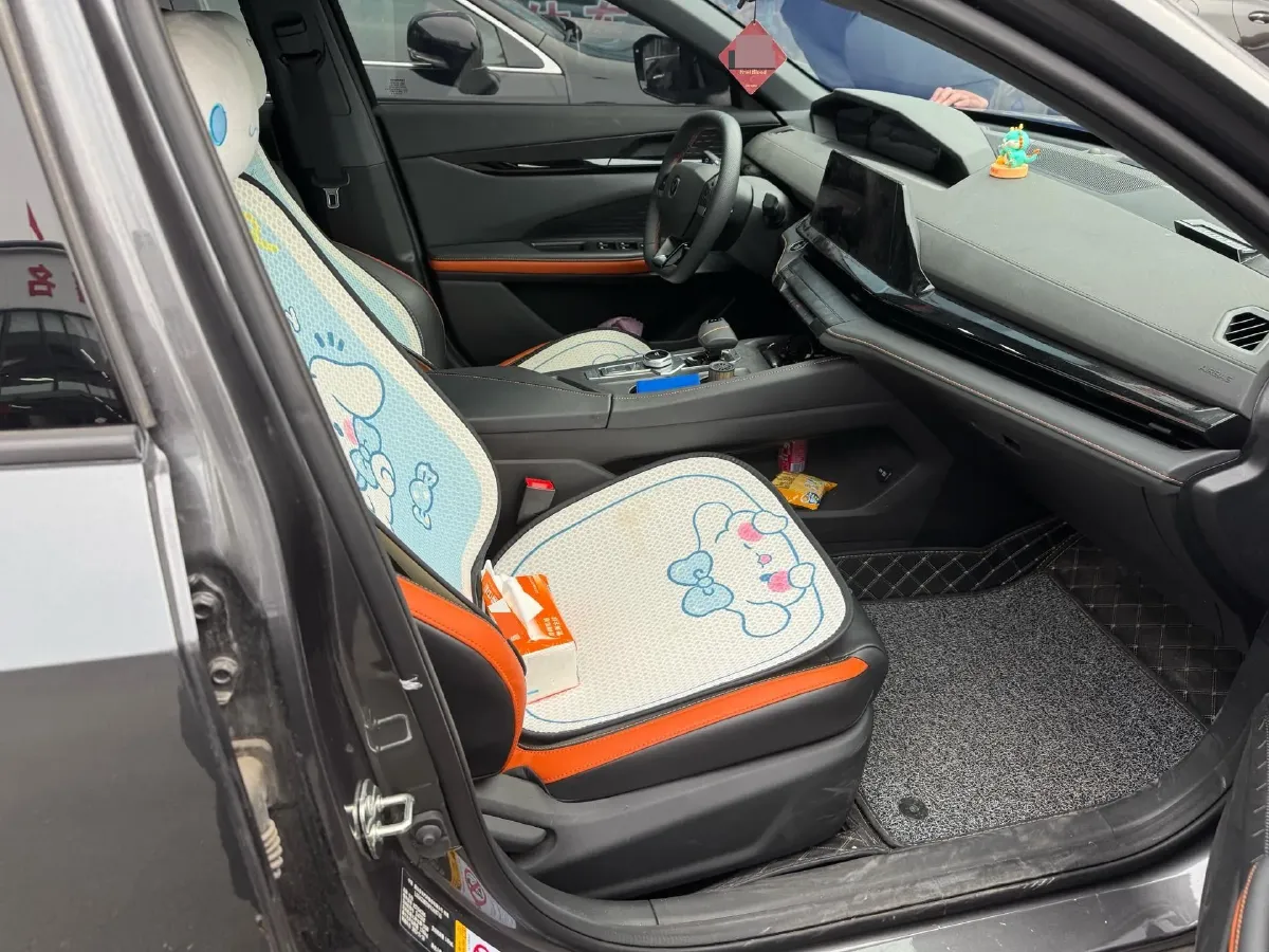 2023 ChangAn UNI-V 1.5T 188HP L4 7DCT,autocango,china used car exporter,china ev exporter,chinese used car exporter,chinese used ev exporter