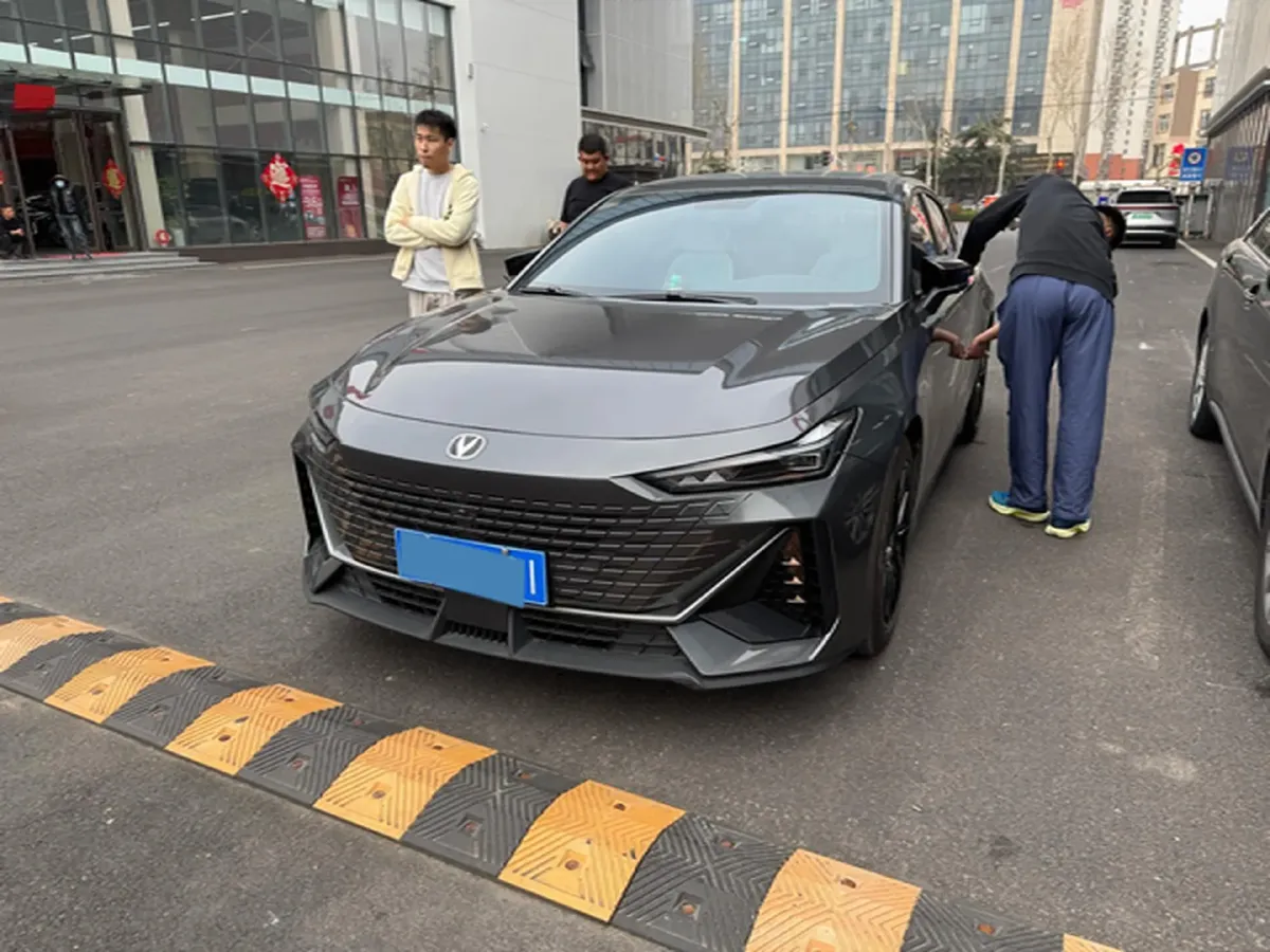 2023 ChangAn UNI-V 1.5T 188HP L4 7DCT,autocango,china used car exporter,china ev exporter,chinese used car exporter,chinese used ev exporter