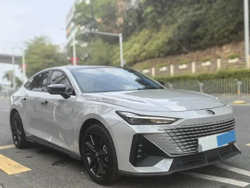 2023 ChangAn UNI-V iDD 1.5T 170HP L4 6TCT PHEV 18.4KWH,autocango,china used car exporter,china ev exporter,chinese used car exporter,chinese used ev exporter