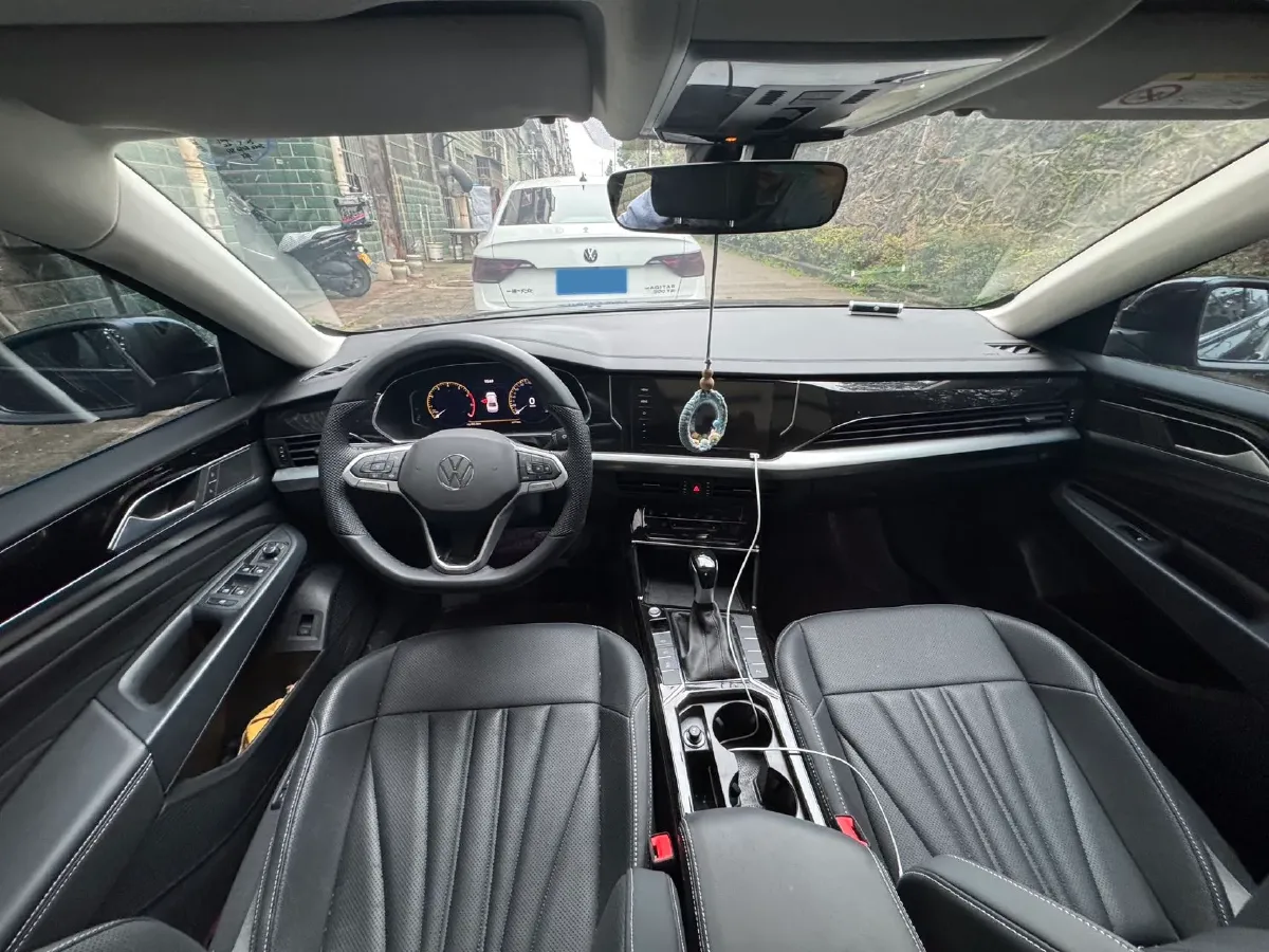 2025 Volkswagen Passat 2.0T 220HP L4 7DCT,autocango,china used car exporter,china ev exporter,chinese used car exporter,chinese used ev exporter