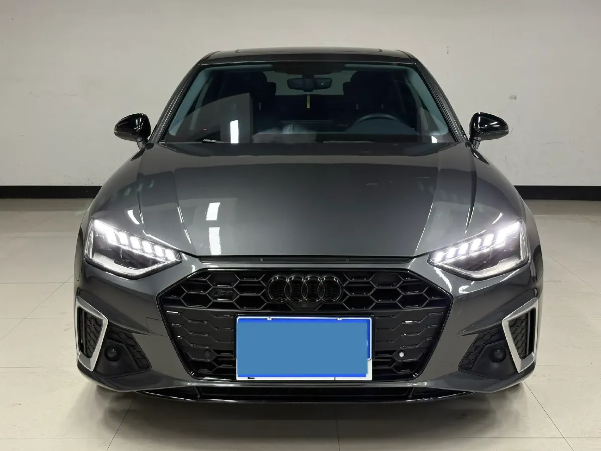 2023 Audi A4L 2.0T 190HP L4 7DCT,autocango,china used car exporter,china ev exporter,chinese used car exporter,chinese used ev exporter