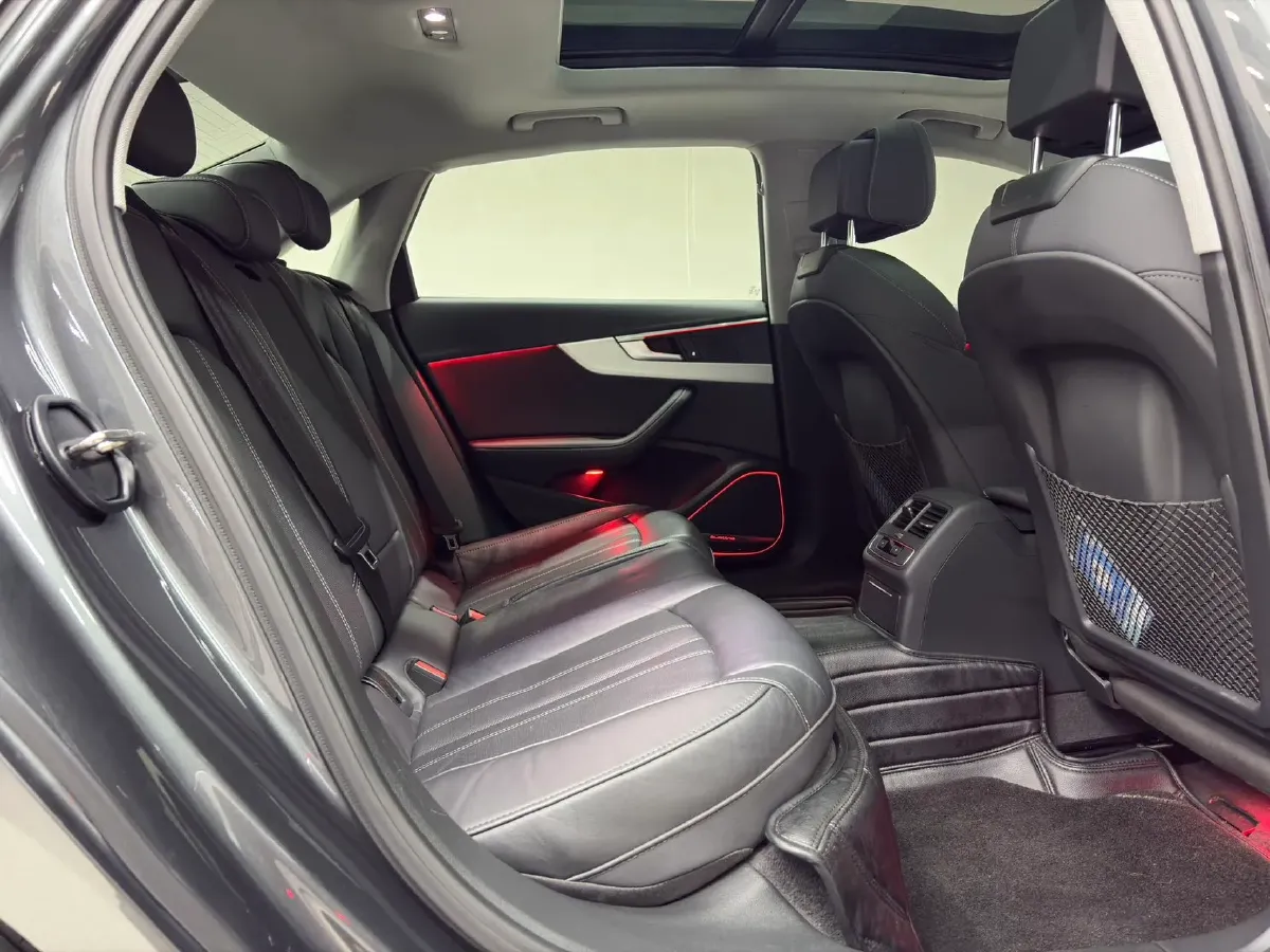 2023 Audi A4L 2.0T 190HP L4 7DCT,autocango,china used car exporter,china ev exporter,chinese used car exporter,chinese used ev exporter