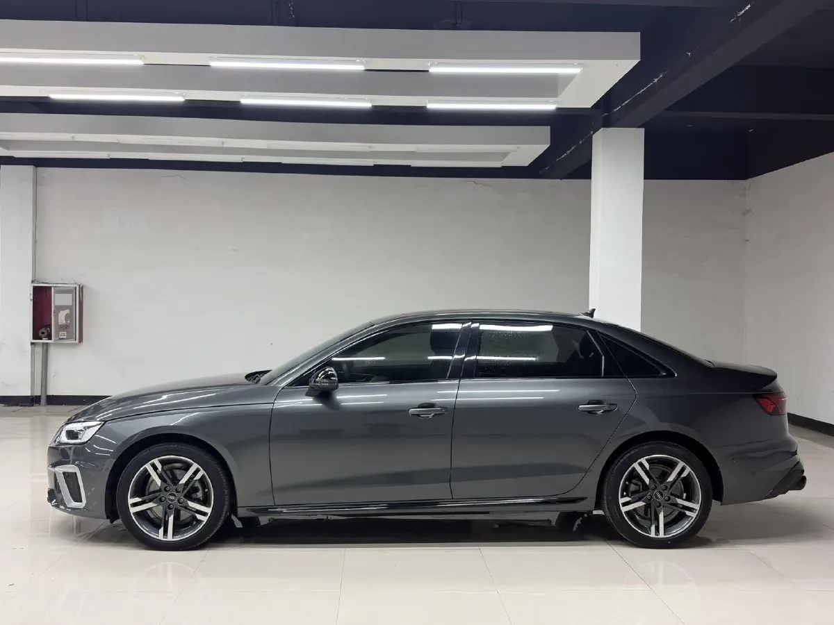 2023 Audi A4L 2.0T 190HP L4 7DCT,autocango,china used car exporter,china ev exporter,chinese used car exporter,chinese used ev exporter