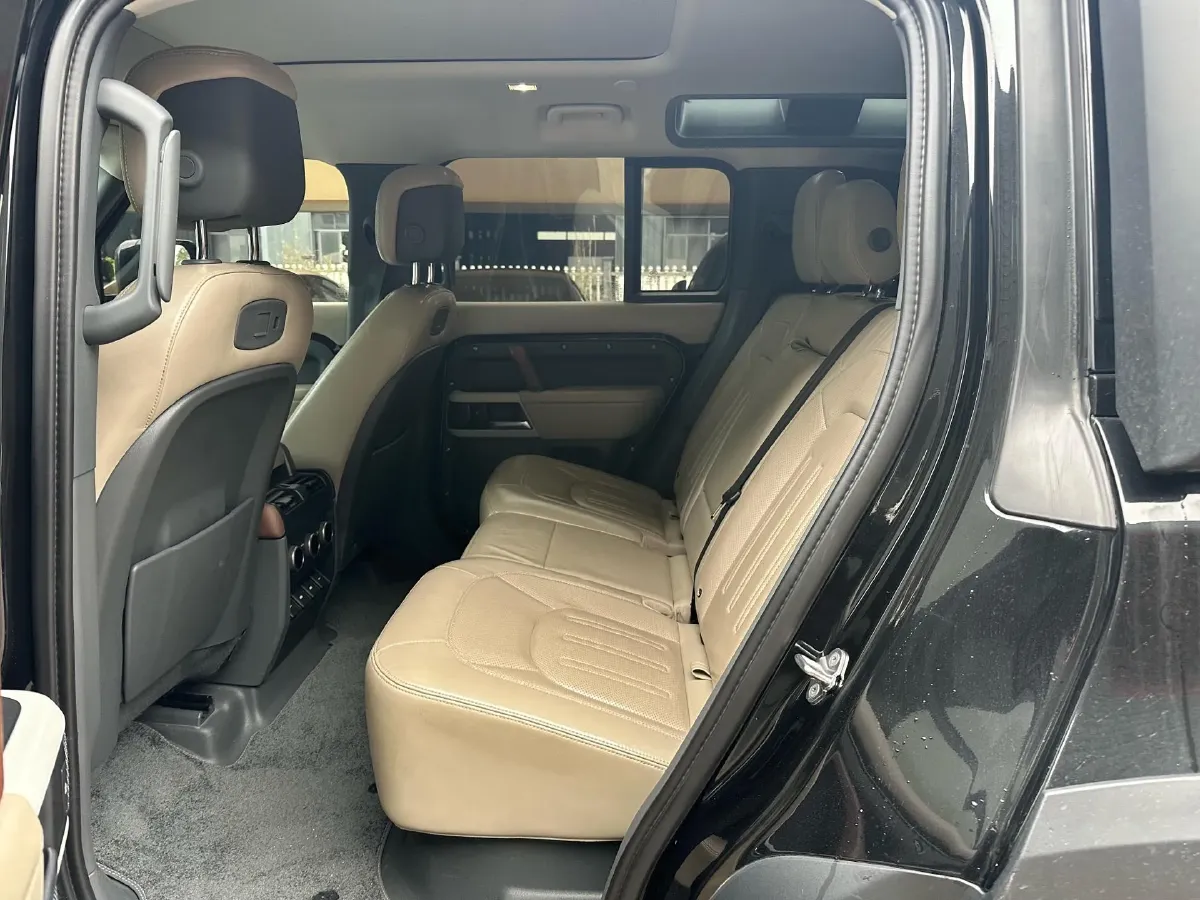 2021 Land Rover Defender 3.0T 400HP L6 8AT,autocango,china used car exporter,china ev exporter,chinese used car exporter,chinese used ev exporter