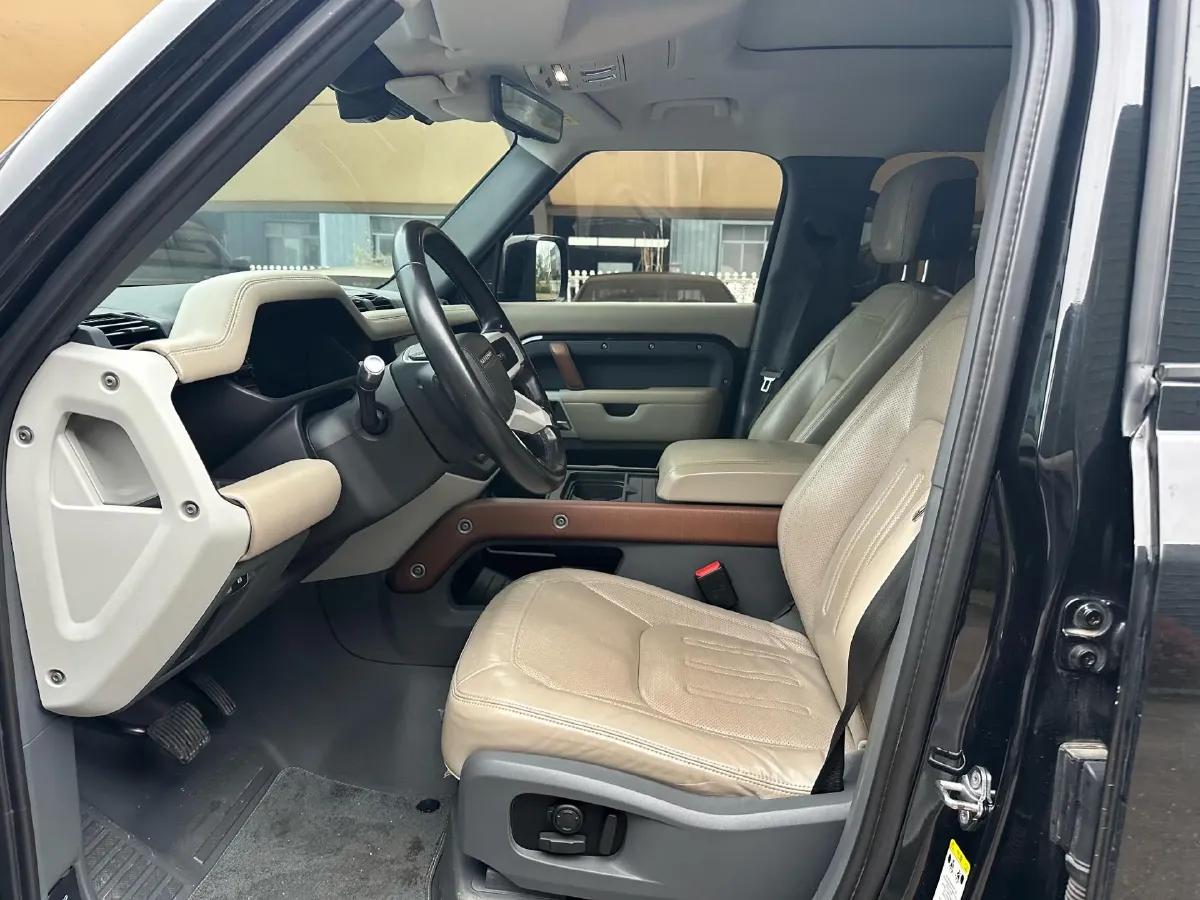 2021 Land Rover Defender 3.0T 400HP L6 8AT,autocango,china used car exporter,china ev exporter,chinese used car exporter,chinese used ev exporter