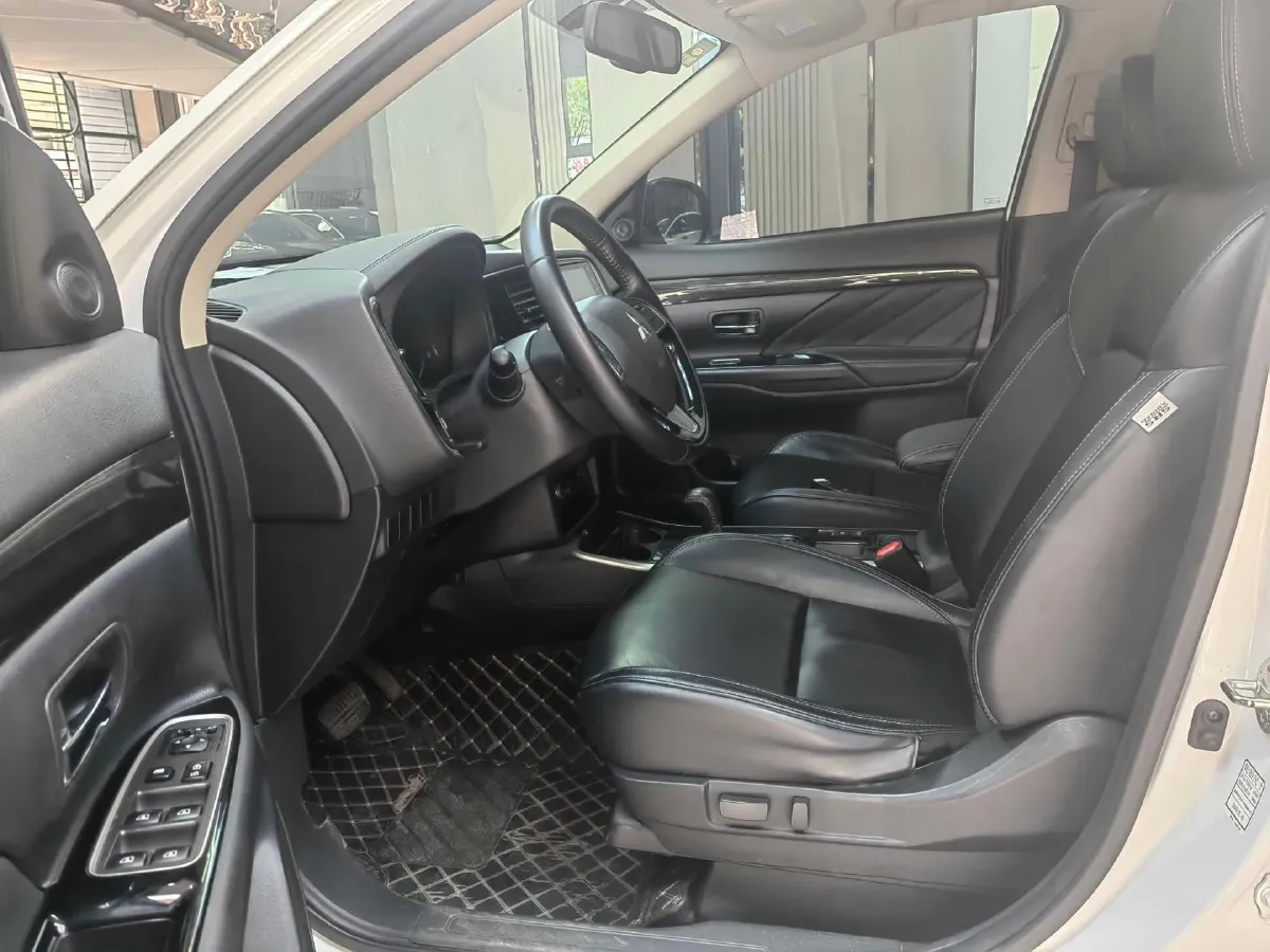 2019 Mitsubishi Outlander 2.0L 166HP L4 CVT,autocango,china used car exporter,china ev exporter,chinese used car exporter,chinese used ev exporter