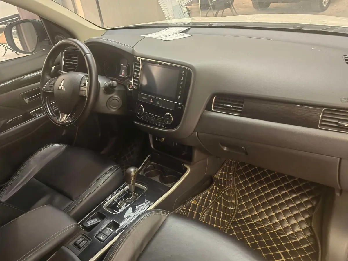 2019 Mitsubishi Outlander 2.0L 166HP L4 CVT,autocango,china used car exporter,china ev exporter,chinese used car exporter,chinese used ev exporter