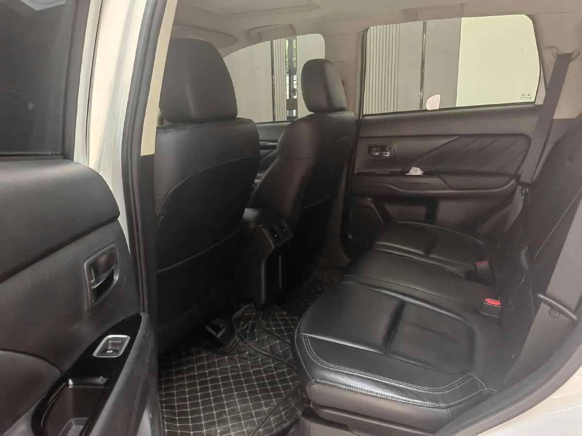 2019 Mitsubishi Outlander 2.0L 166HP L4 CVT,autocango,china used car exporter,china ev exporter,chinese used car exporter,chinese used ev exporter