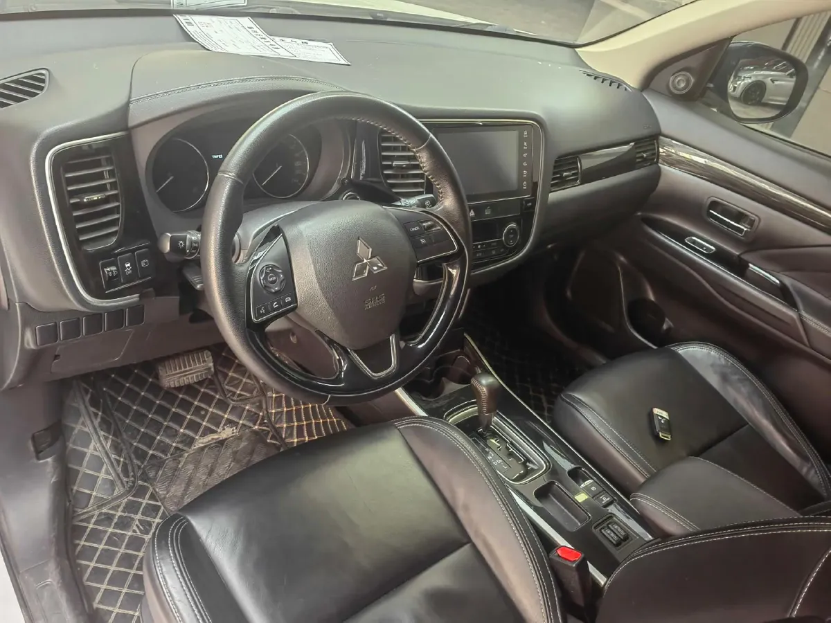 2019 Mitsubishi Outlander 2.0L 166HP L4 CVT,autocango,china used car exporter,china ev exporter,chinese used car exporter,chinese used ev exporter