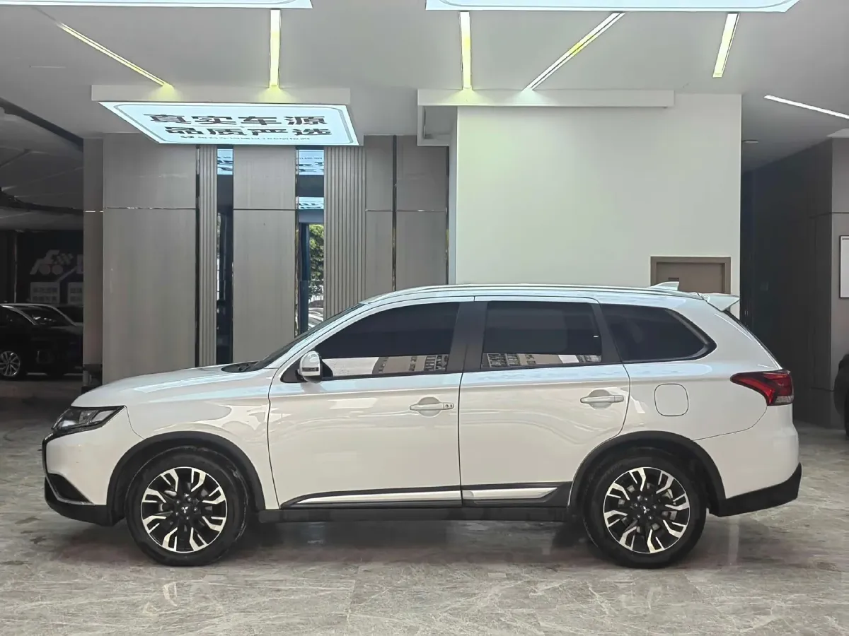 2019 Mitsubishi Outlander 2.0L 166HP L4 CVT,autocango,china used car exporter,china ev exporter,chinese used car exporter,chinese used ev exporter