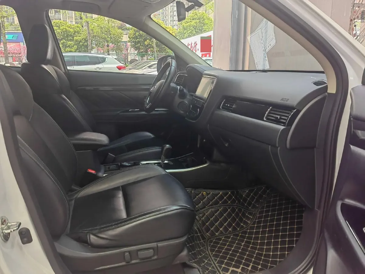 2019 Mitsubishi Outlander 2.0L 166HP L4 CVT,autocango,china used car exporter,china ev exporter,chinese used car exporter,chinese used ev exporter