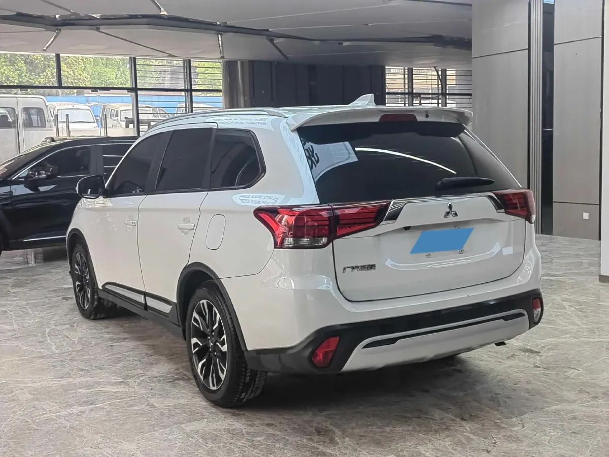 2019 Mitsubishi Outlander 2.0L 166HP L4 CVT,autocango,china used car exporter,china ev exporter,chinese used car exporter,chinese used ev exporter