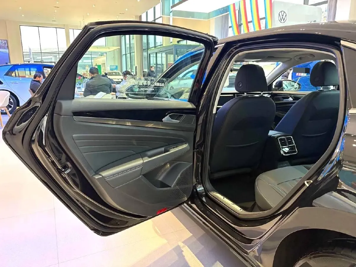 2025 Volkswagen Passat 1.4T 150HP L4 6DCT PHEV,autocango,china used car exporter,china ev exporter,chinese used car exporter,chinese used ev exporter