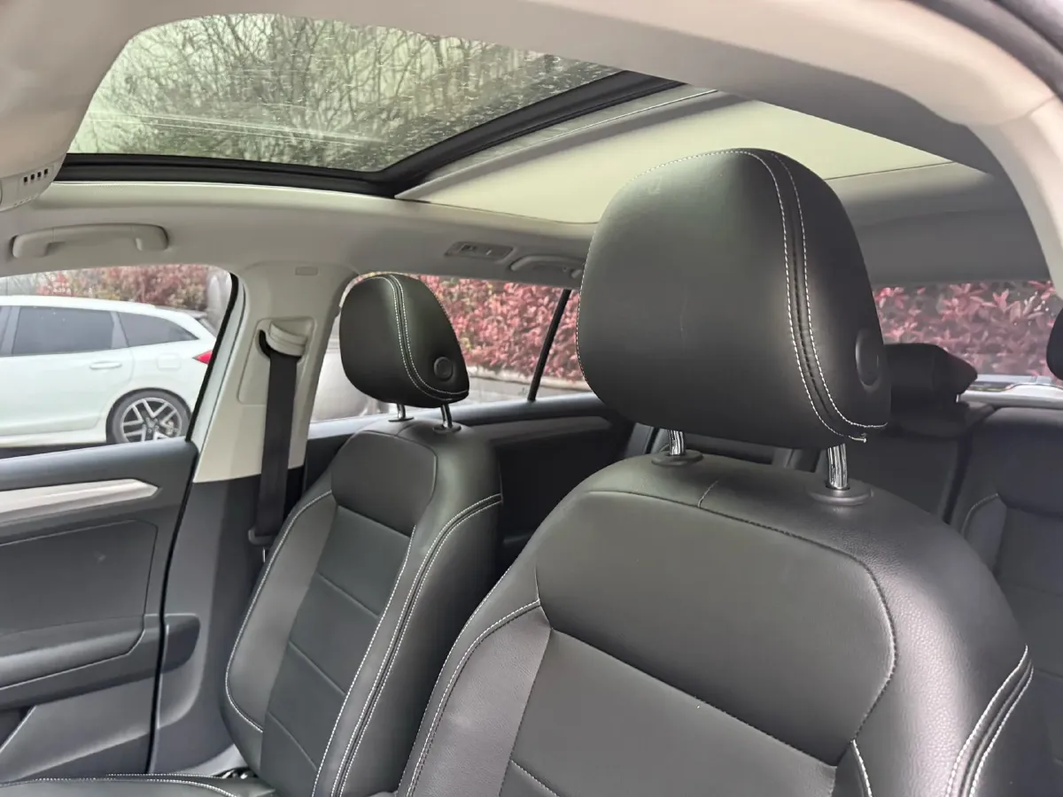 2022 Volkswagen T-Roc 1.4T 150HP L4 7DCT,autocango,china used car exporter,china ev exporter,chinese used car exporter,chinese used ev exporter