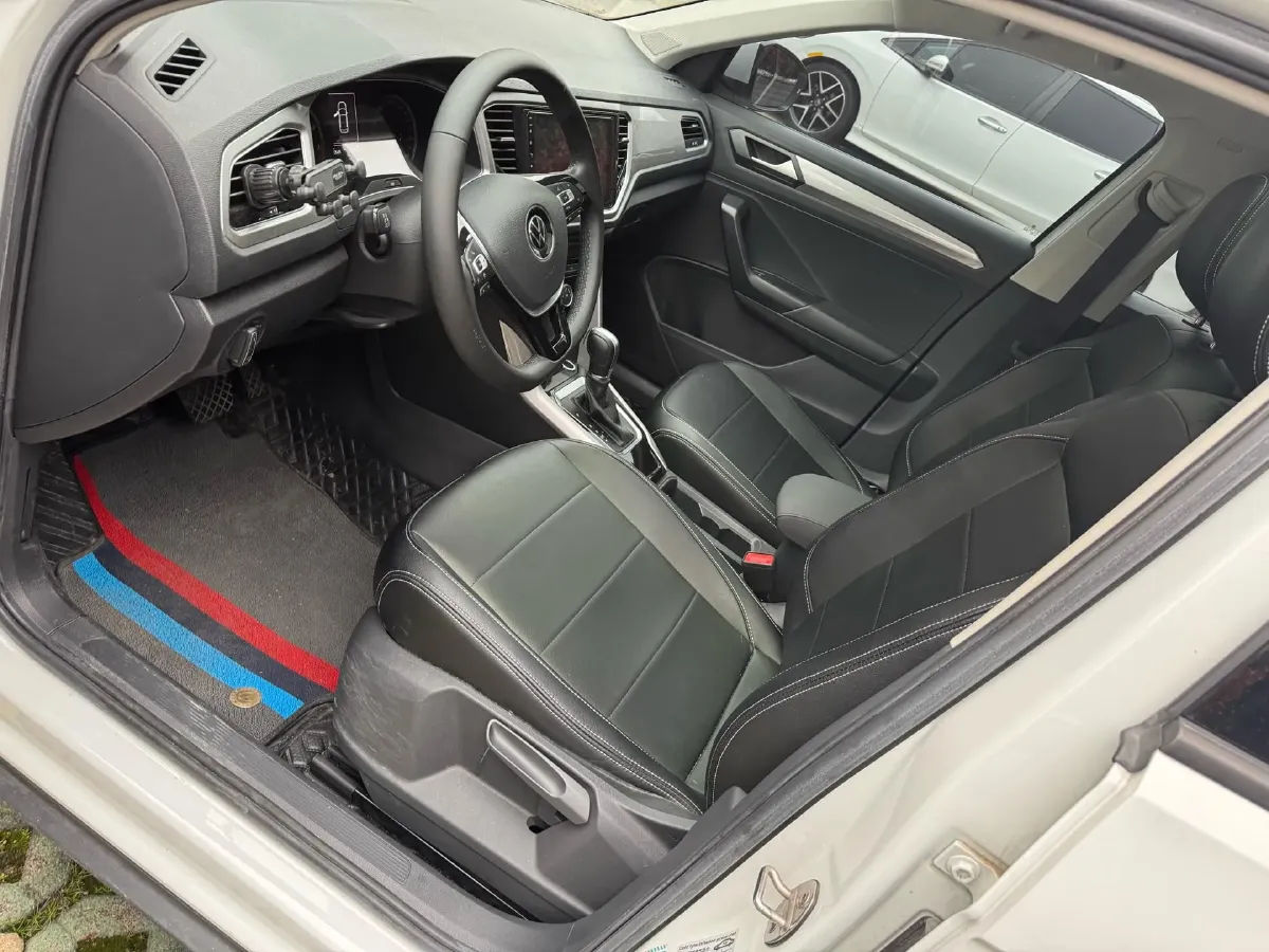 2022 Volkswagen T-Roc 1.4T 150HP L4 7DCT,autocango,china used car exporter,china ev exporter,chinese used car exporter,chinese used ev exporter