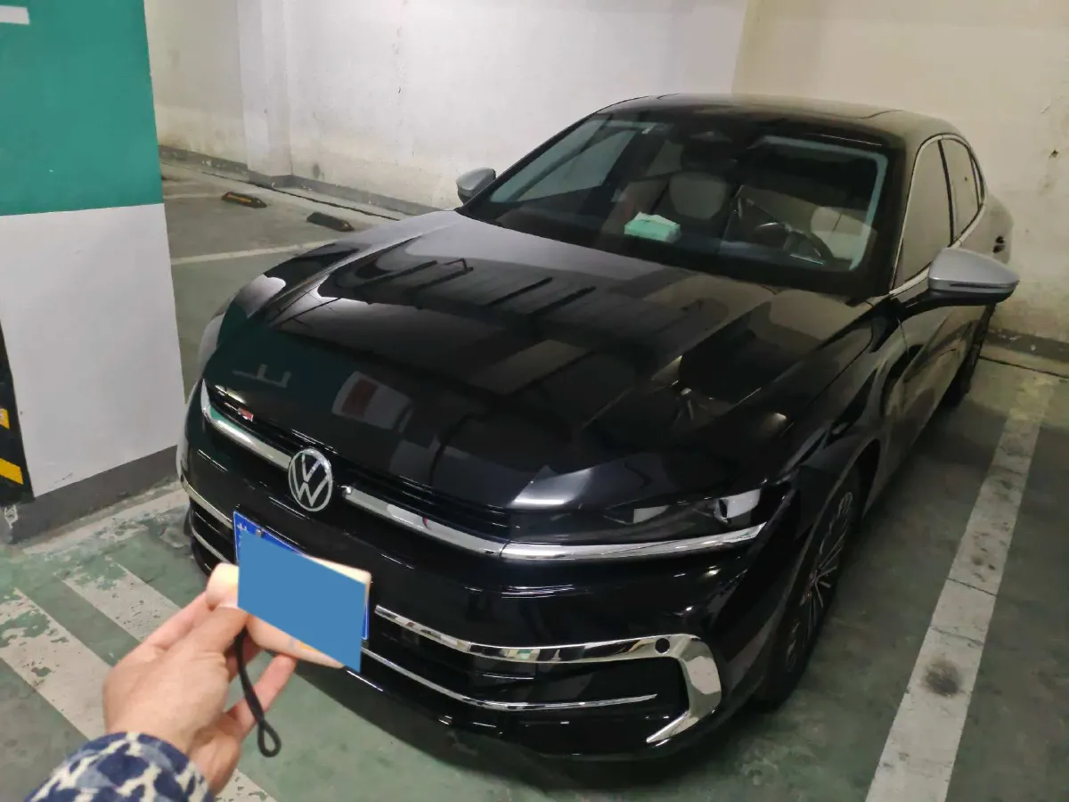 2024 Volkswagen Magotan 2.0T 220HP L4 7DCT,autocango,china used car exporter,china ev exporter,chinese used car exporter,chinese used ev exporter