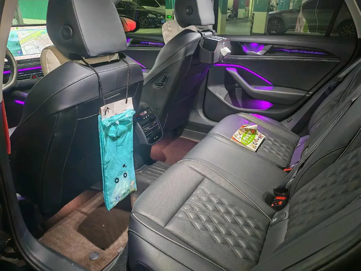 2024 Volkswagen Magotan 2.0T 220HP L4 7DCT,autocango,china used car exporter,china ev exporter,chinese used car exporter,chinese used ev exporter