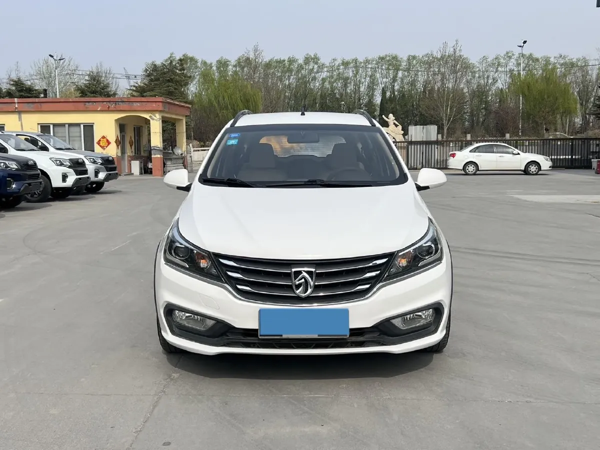 2017 BaoJun 310W 1.5L 112HP L4 6MT,autocango,china used car exporter,china ev exporter,chinese used car exporter,chinese used ev exporter