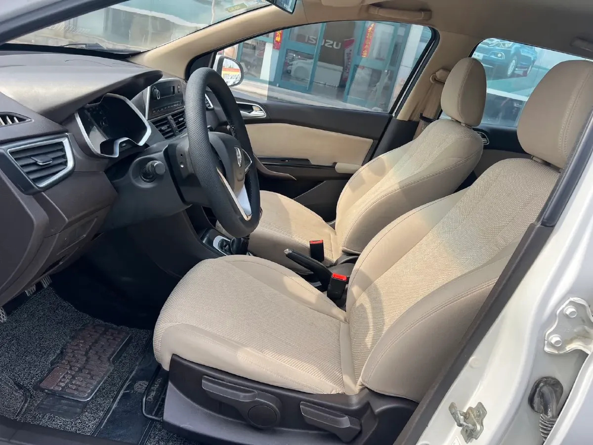 2017 BaoJun 310W 1.5L 112HP L4 6MT,autocango,china used car exporter,china ev exporter,chinese used car exporter,chinese used ev exporter