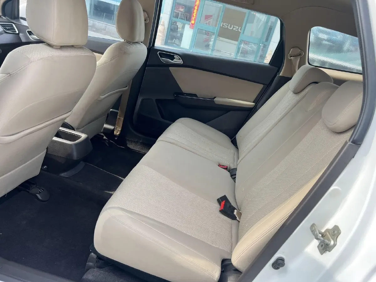 2017 BaoJun 310W 1.5L 112HP L4 6MT,autocango,china used car exporter,china ev exporter,chinese used car exporter,chinese used ev exporter