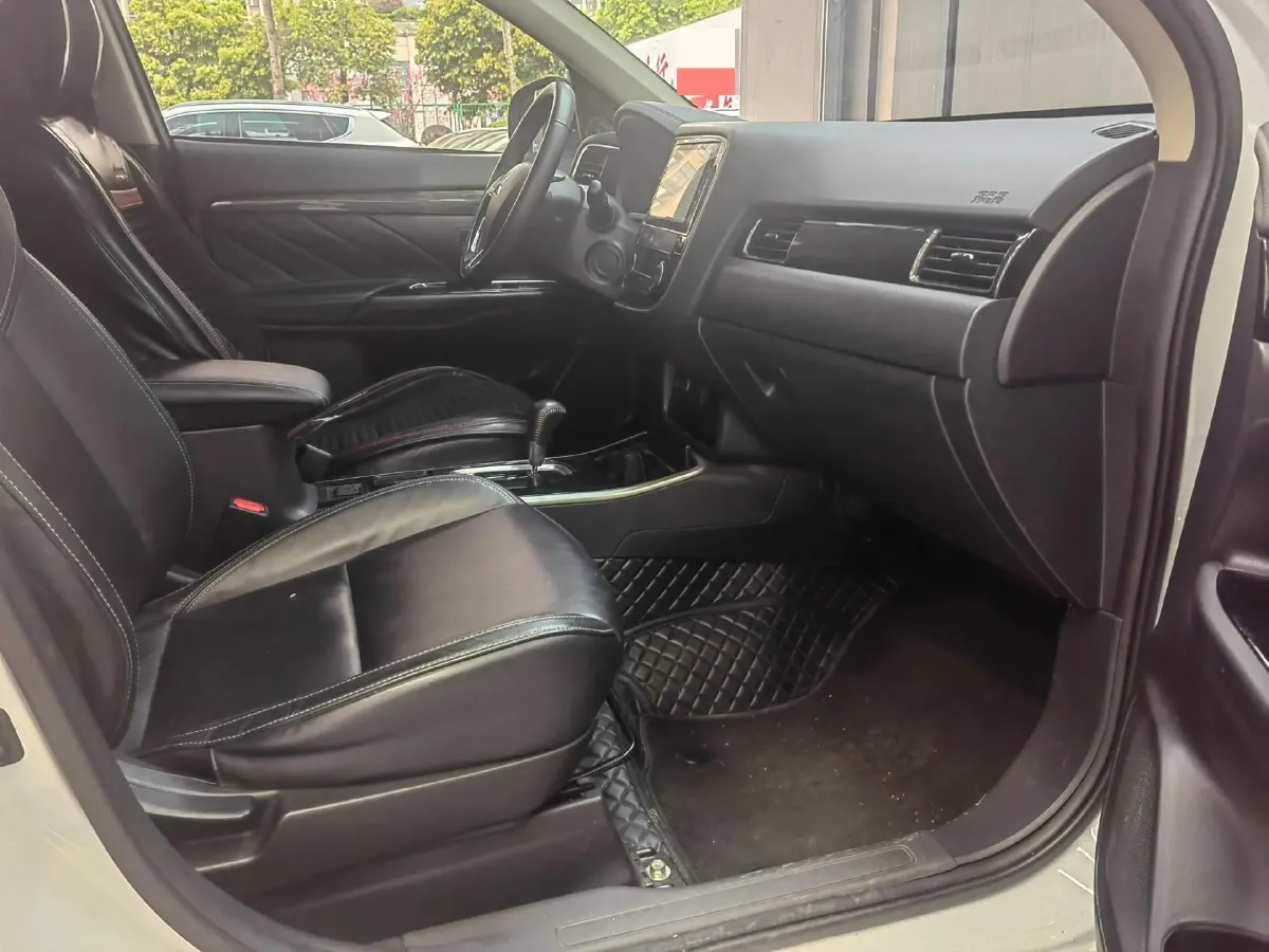 2020 Mitsubishi Outlander 2.0L 166HP L4 CVT,autocango,china used car exporter,china ev exporter,chinese used car exporter,chinese used ev exporter