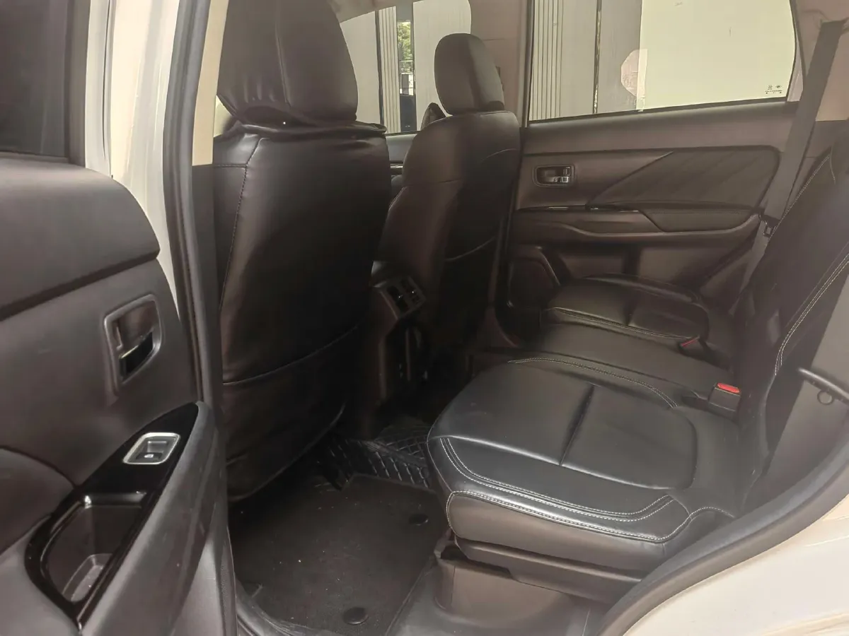 2020 Mitsubishi Outlander 2.0L 166HP L4 CVT,autocango,china used car exporter,china ev exporter,chinese used car exporter,chinese used ev exporter