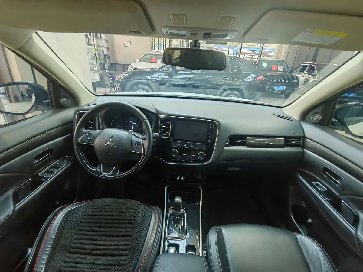 2020 Mitsubishi Outlander 2.0L 166HP L4 CVT,autocango,china used car exporter,china ev exporter,chinese used car exporter,chinese used ev exporter