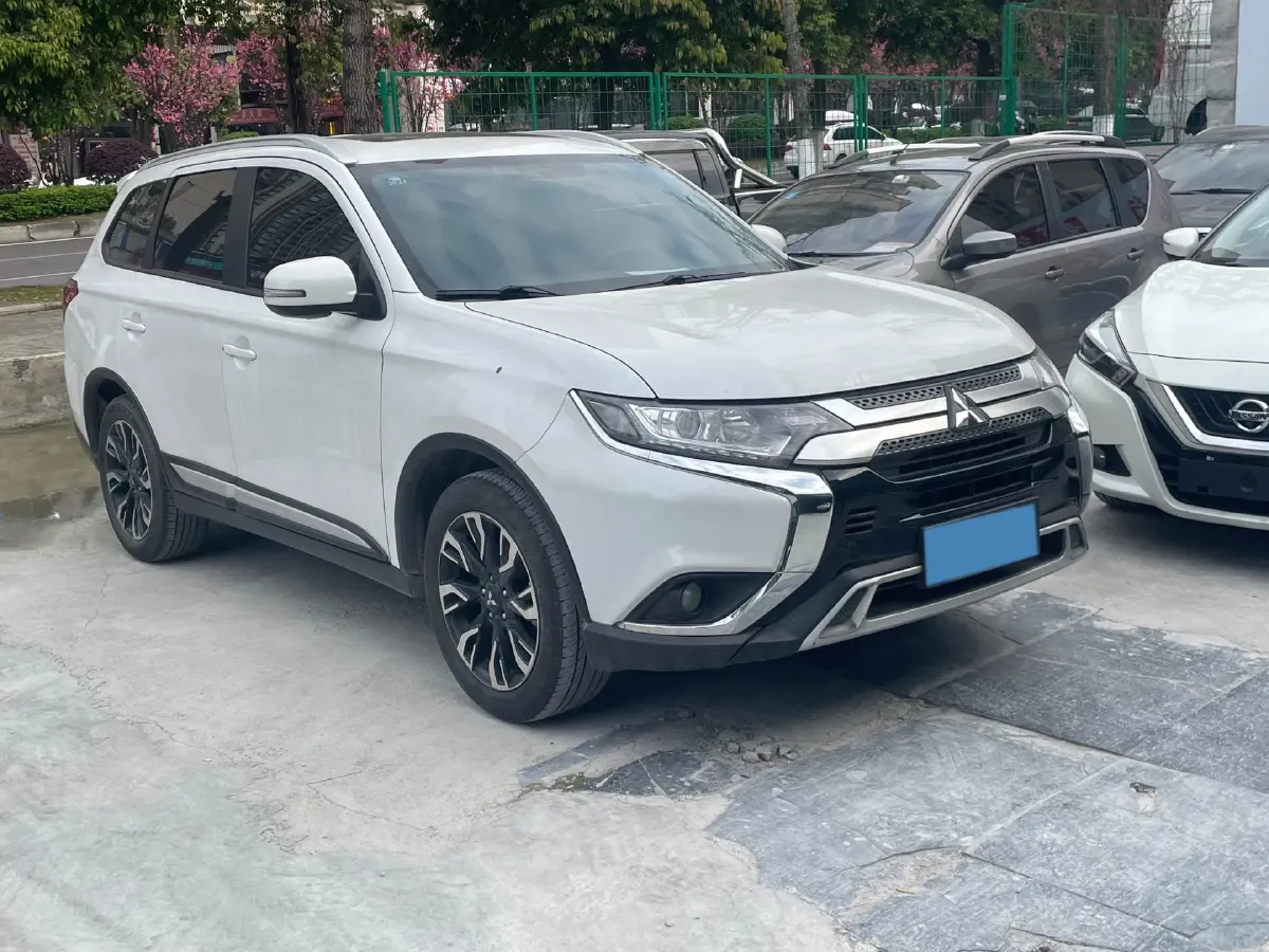 2020 Mitsubishi Outlander 2.0L 166HP L4 CVT,autocango,china used car exporter,china ev exporter,chinese used car exporter,chinese used ev exporter