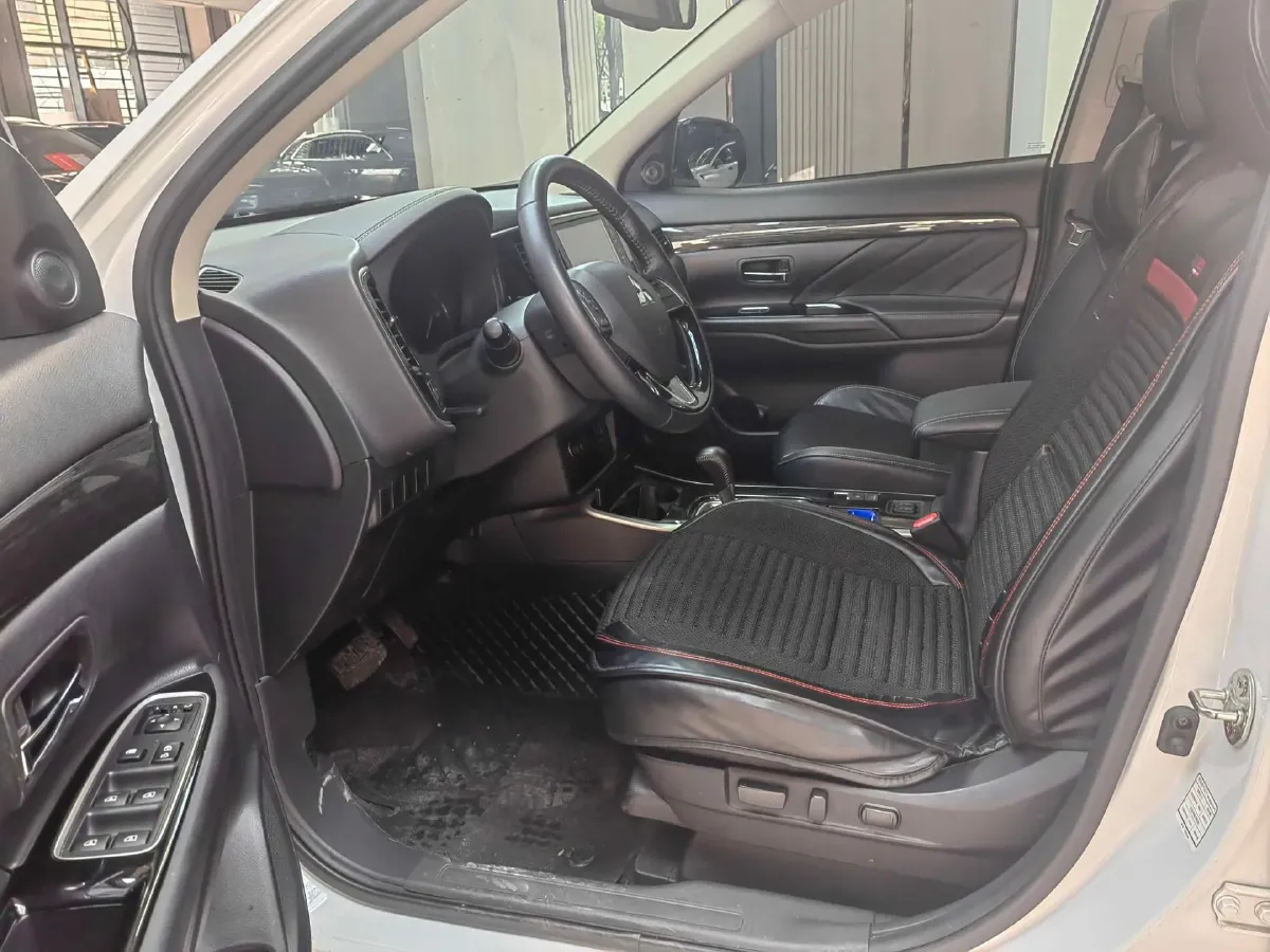 2020 Mitsubishi Outlander 2.0L 166HP L4 CVT,autocango,china used car exporter,china ev exporter,chinese used car exporter,chinese used ev exporter