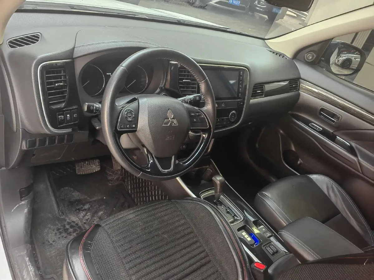 2020 Mitsubishi Outlander 2.0L 166HP L4 CVT,autocango,china used car exporter,china ev exporter,chinese used car exporter,chinese used ev exporter