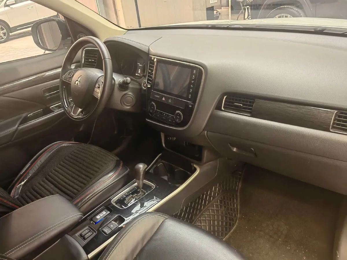 2020 Mitsubishi Outlander 2.0L 166HP L4 CVT,autocango,china used car exporter,china ev exporter,chinese used car exporter,chinese used ev exporter