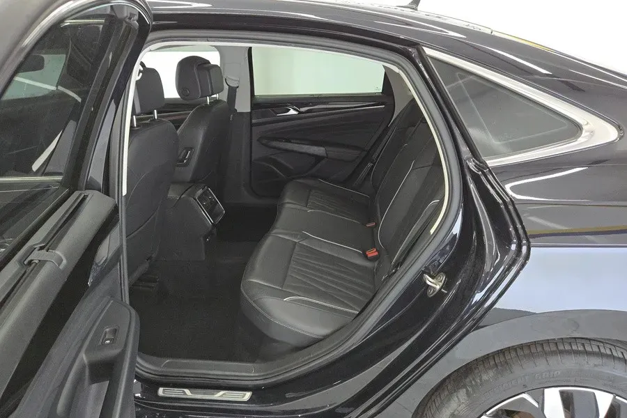 2021 Volkswagen Passat 2.0T 186HP L4 7DCT,autocango,china used car exporter,china ev exporter,chinese used car exporter,chinese used ev exporter