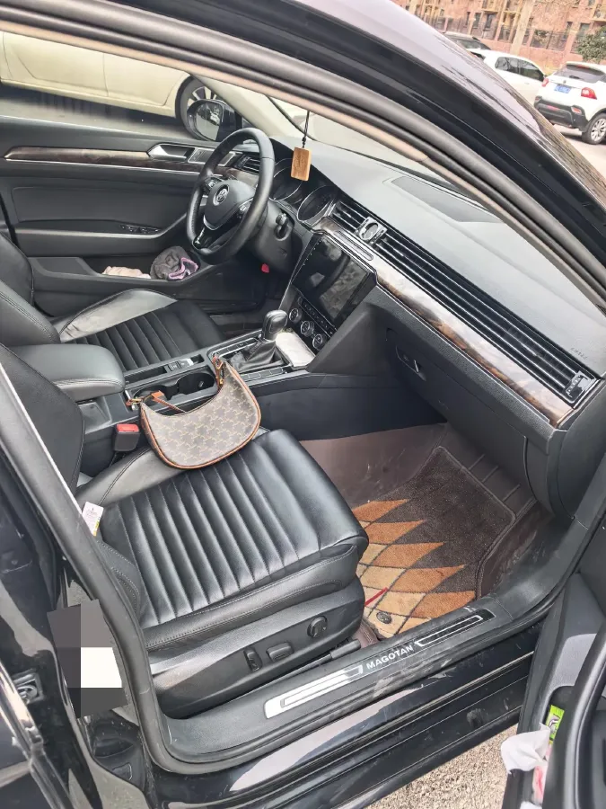 2018 Volkswagen Magotan 1.8T 180HP L4 7DCT,autocango,china used car exporter,china ev exporter,chinese used car exporter,chinese used ev exporter