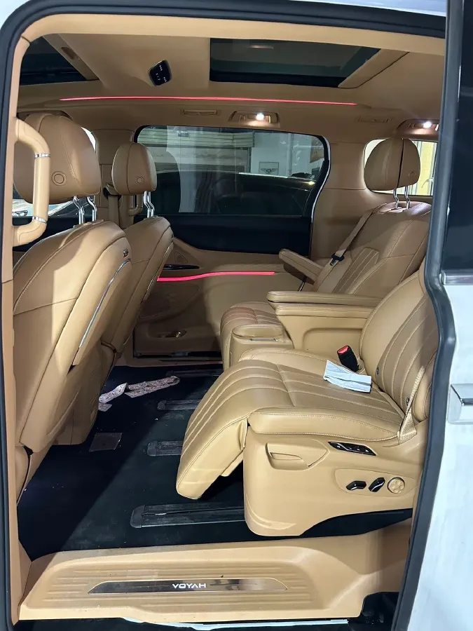 2022 Voyah Dream BEV 108.7KWH,autocango,china used car exporter,china ev exporter,chinese used car exporter,chinese used ev exporter