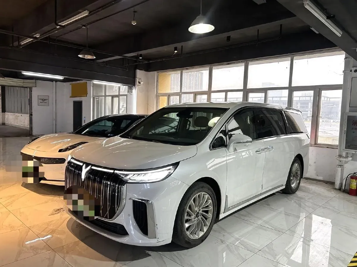 2022 Voyah Dream BEV 108.7KWH,autocango,china used car exporter,china ev exporter,chinese used car exporter,chinese used ev exporter