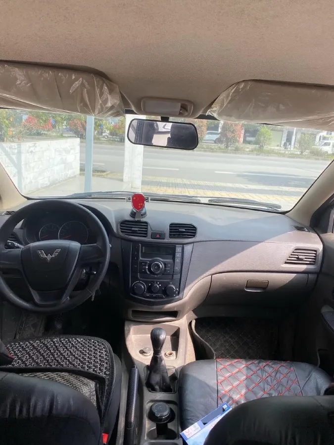 2015 WuLing HongGuang 1.2L 86HP L4 5MT,autocango,china used car exporter,china ev exporter,chinese used car exporter,chinese used ev exporter