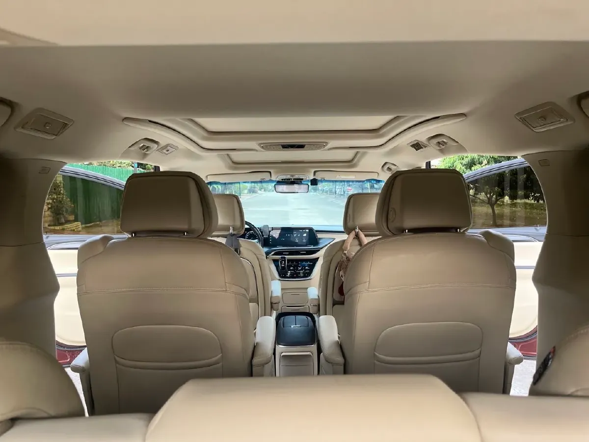 2022 Buick GL8 2.0T 237HP L4 9AT,autocango,china used car exporter,china ev exporter,chinese used car exporter,chinese used ev exporter