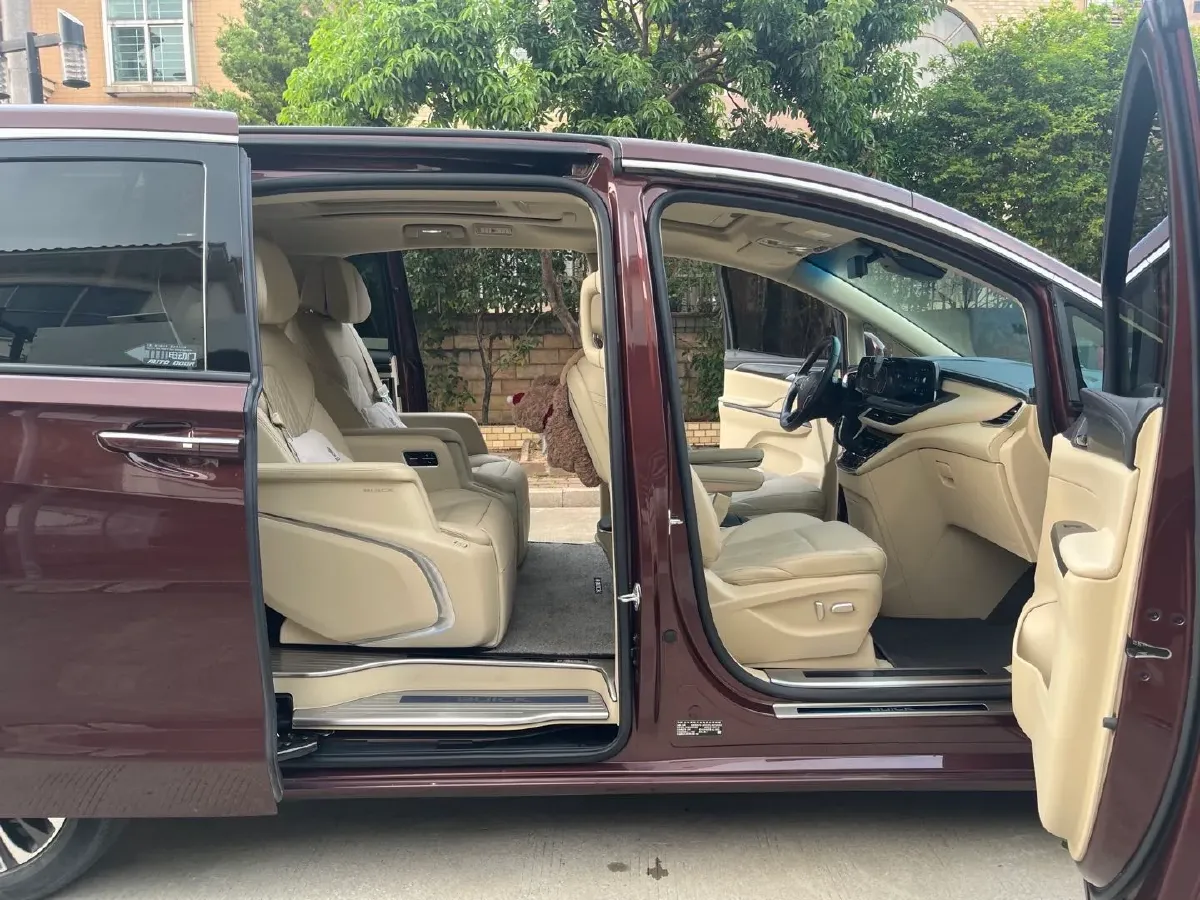 2022 Buick GL8 2.0T 237HP L4 9AT,autocango,china used car exporter,china ev exporter,chinese used car exporter,chinese used ev exporter