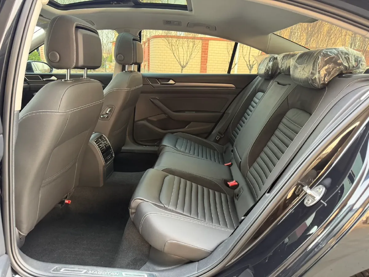 2020 Volkswagen Magotan 2.0T 186HP L4 7DCT,autocango,china used car exporter,china ev exporter,chinese used car exporter,chinese used ev exporter