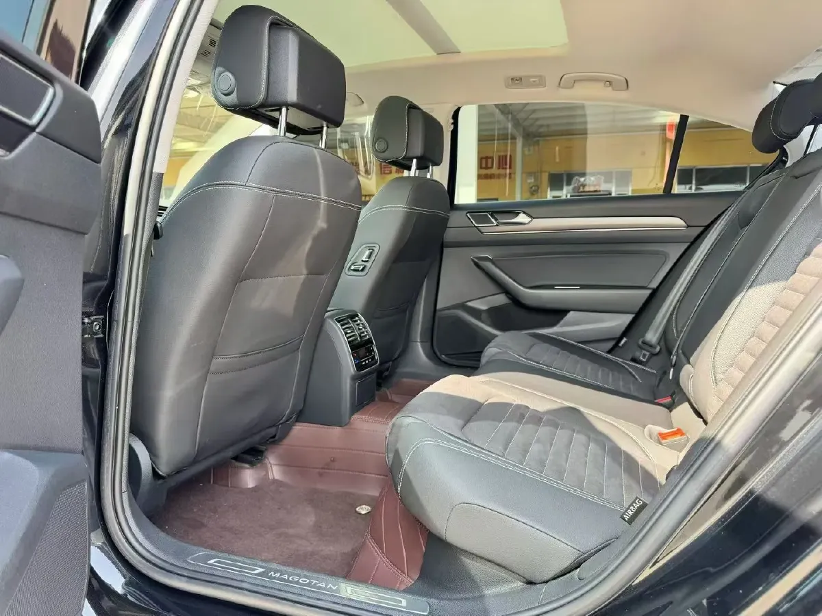 2020 Volkswagen Magotan 2.0T 220HP L4 7DCT,autocango,china used car exporter,china ev exporter,chinese used car exporter,chinese used ev exporter