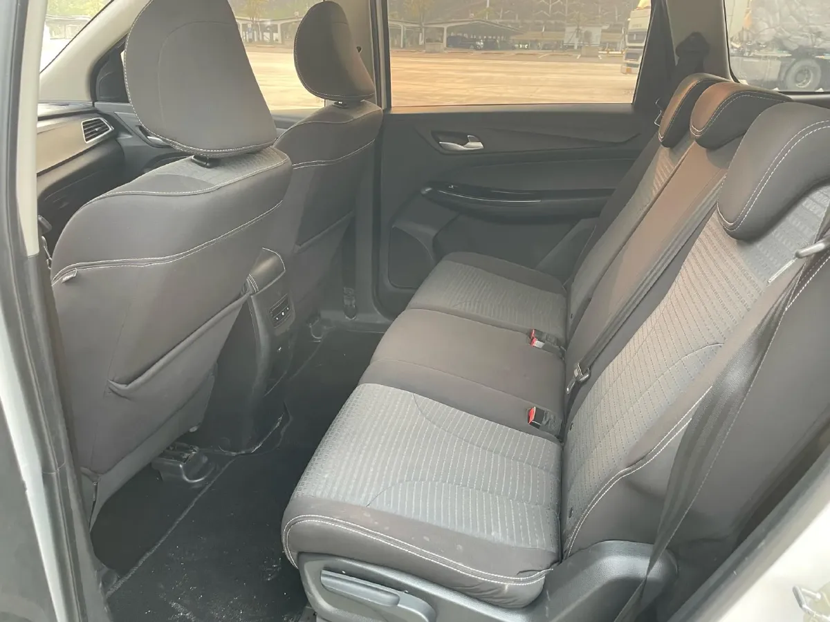 2021 BaoJun 730 1.5T 147HP L4 CVT,autocango,china used car exporter,china ev exporter,chinese used car exporter,chinese used ev exporter