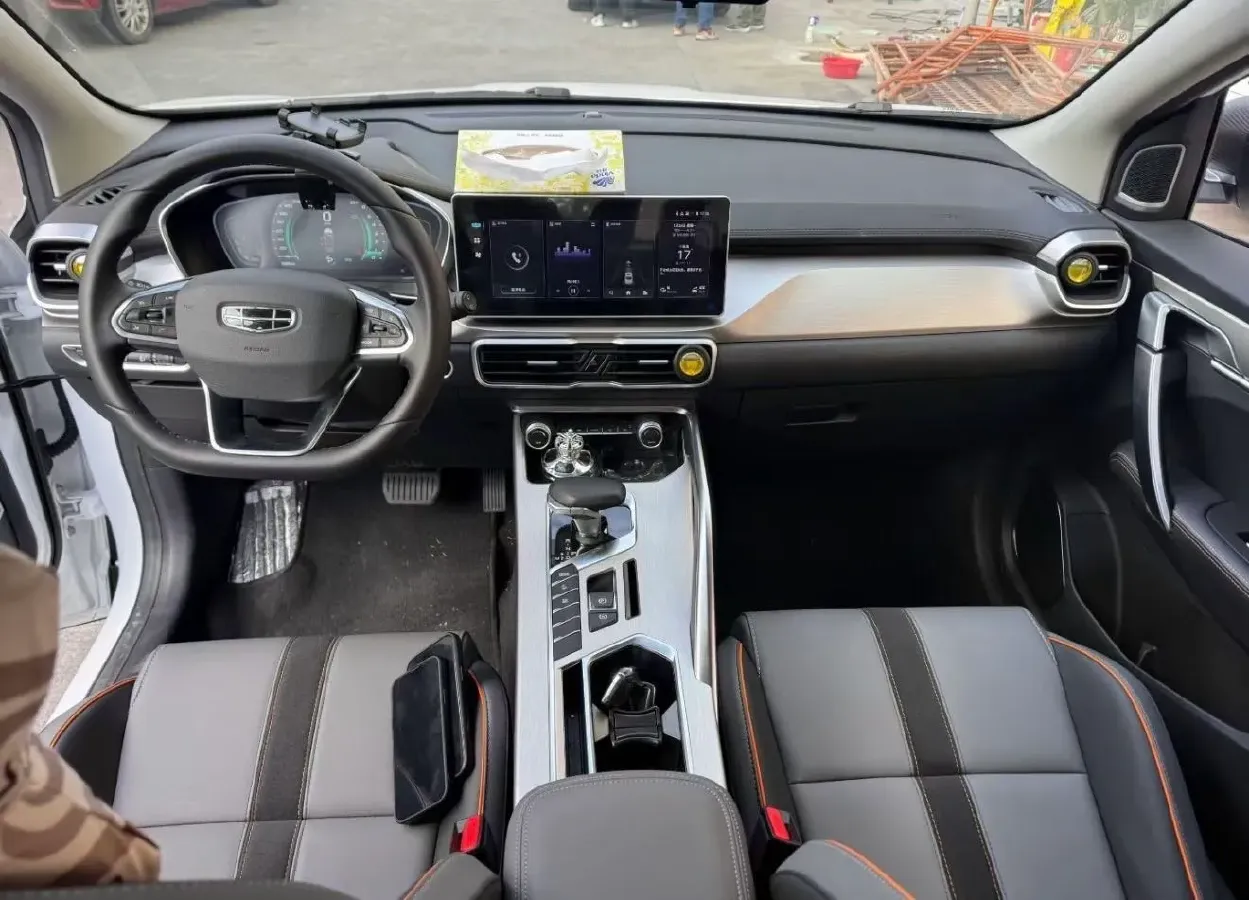 2023 Geely Coolray 1.5T 181HP L4 7DCT,autocango,china used car exporter,china ev exporter,chinese used car exporter,chinese used ev exporter