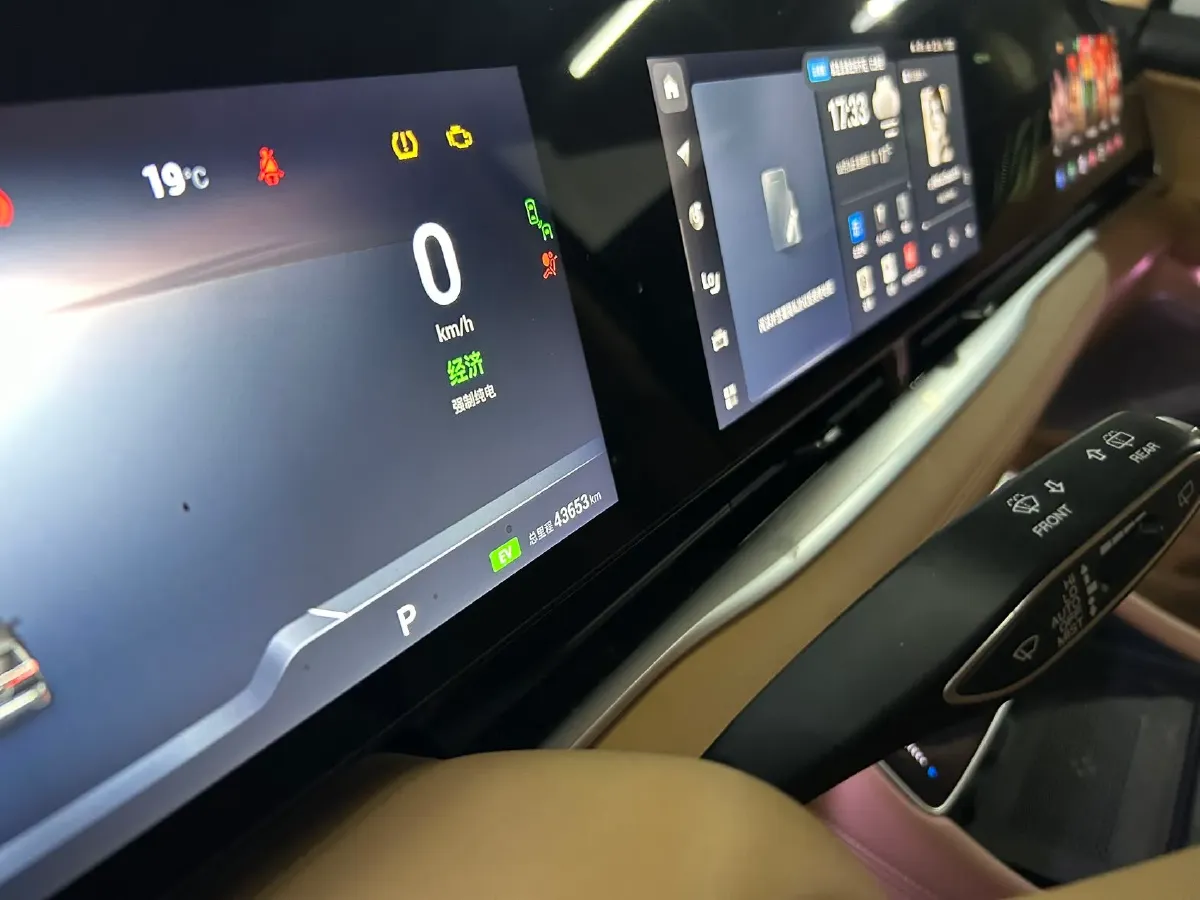 2024 Voyah Dream 1.5T 150HP L4 PHEV 43KWH,autocango,china used car exporter,china ev exporter,chinese used car exporter,chinese used ev exporter