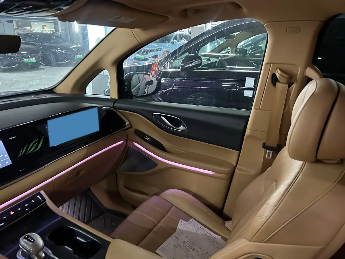 2024 Voyah Dream 1.5T 150HP L4 PHEV 43KWH,autocango,china used car exporter,china ev exporter,chinese used car exporter,chinese used ev exporter