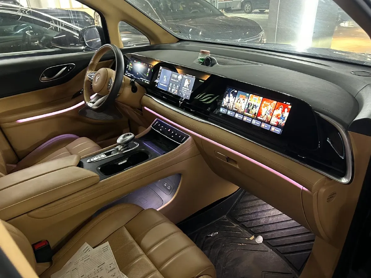 2024 Voyah Dream 1.5T 150HP L4 PHEV 43KWH,autocango,china used car exporter,china ev exporter,chinese used car exporter,chinese used ev exporter