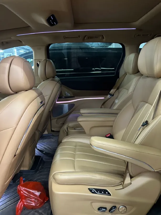 2024 Voyah Dream 1.5T 150HP L4 PHEV 43KWH,autocango,china used car exporter,china ev exporter,chinese used car exporter,chinese used ev exporter