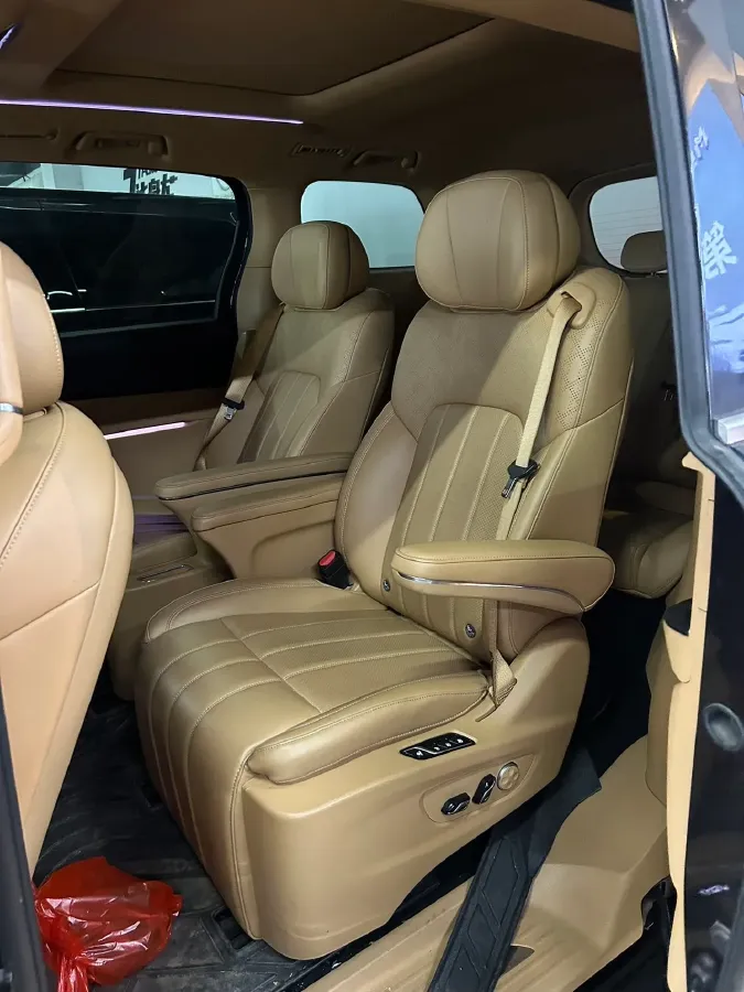 2024 Voyah Dream 1.5T 150HP L4 PHEV 43KWH,autocango,china used car exporter,china ev exporter,chinese used car exporter,chinese used ev exporter