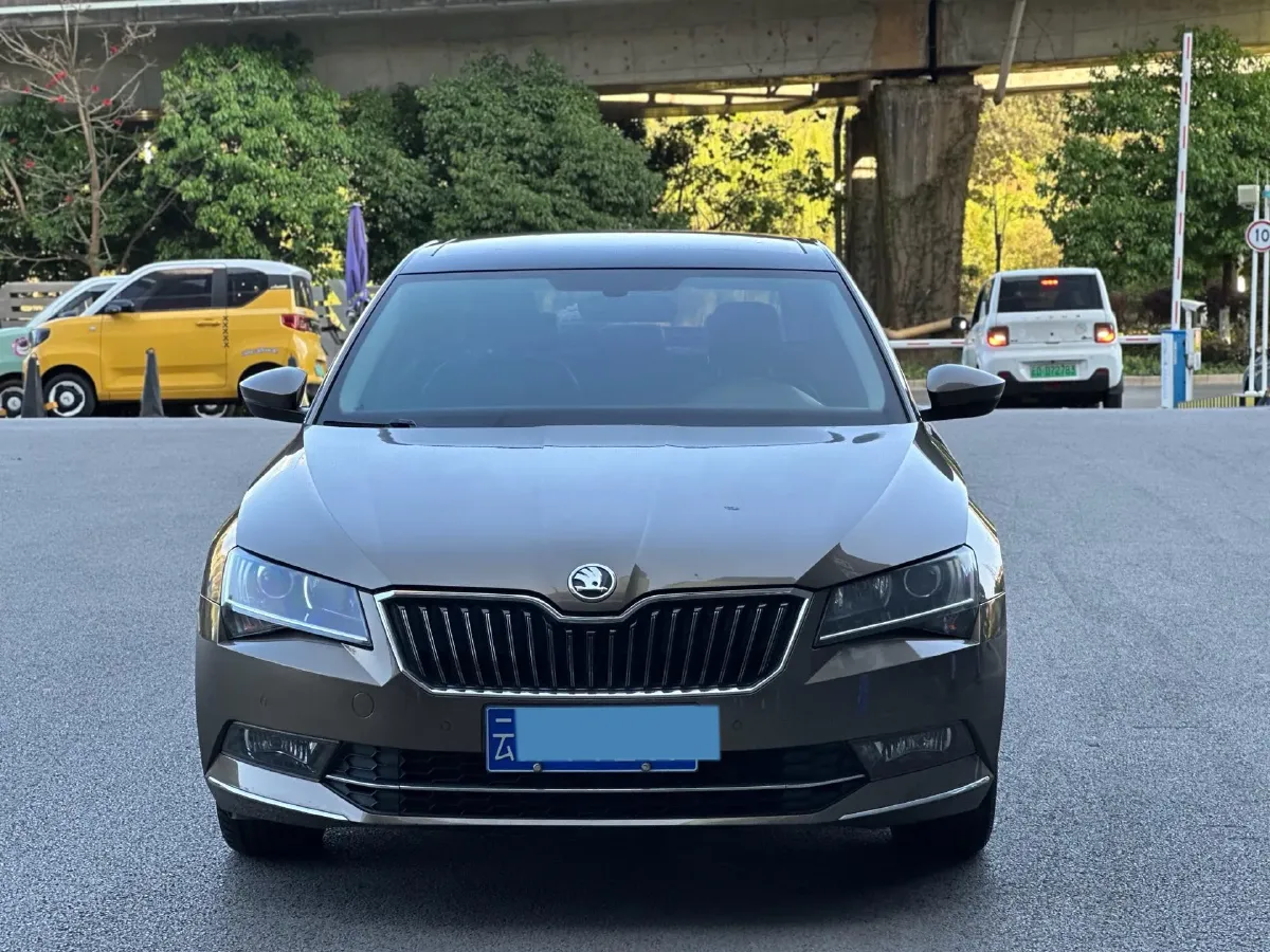 2018 Skoda Superb 1.8T 180HP L4 7DCT,autocango,china used car exporter,china ev exporter,chinese used car exporter,chinese used ev exporter