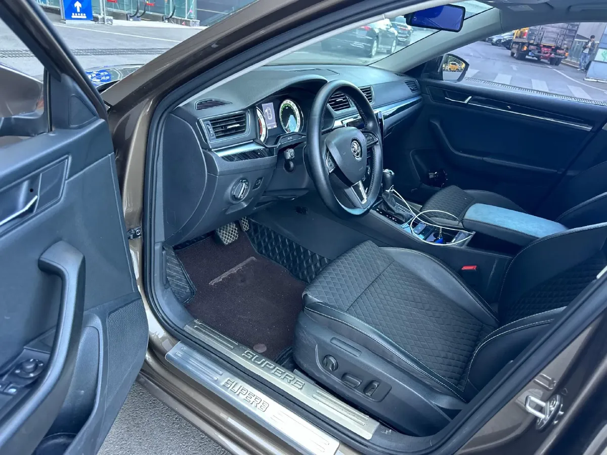 2018 Skoda Superb 1.8T 180HP L4 7DCT,autocango,china used car exporter,china ev exporter,chinese used car exporter,chinese used ev exporter
